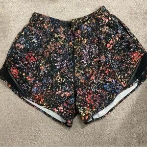 NWOT Lululemon Hotty Hot Shorts (2.5”)